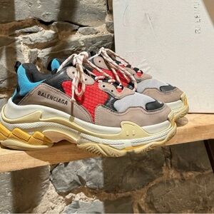 Balenciaga Triple s Trainer Sneaker Display Model Size 42 (US9) MSRP 1250$